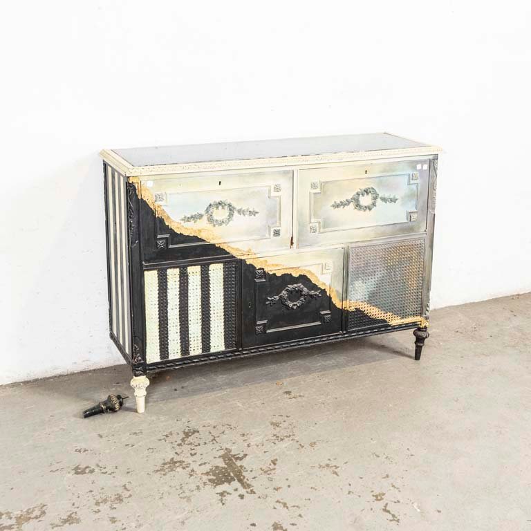 Lote siguiente: Mueble estilo Luis XVI de combinado con detalles