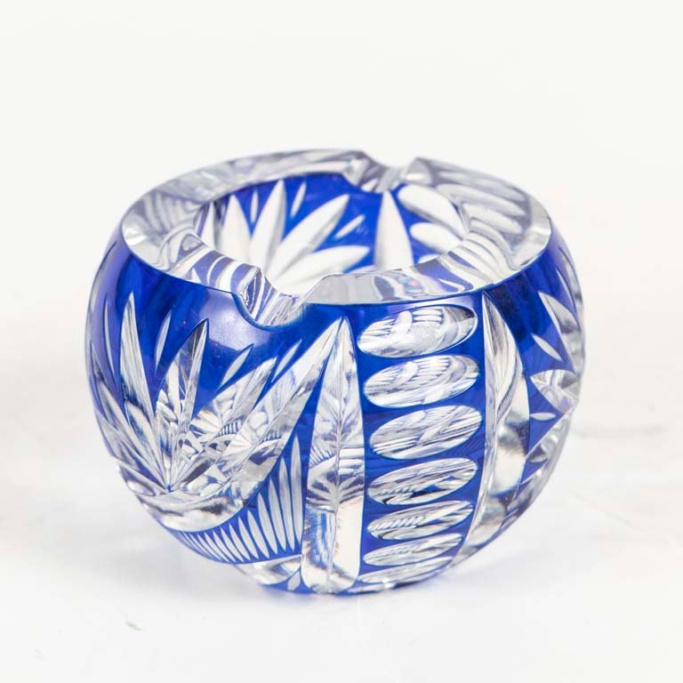 Cenicero de Cristal Tallado Estilo Baccarat con Detalles Azules