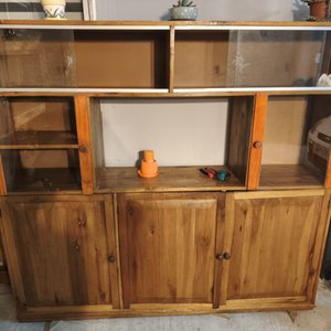 Mueble Multiuso de Eucaliptus con Puertas y Estantes - imagen 1
