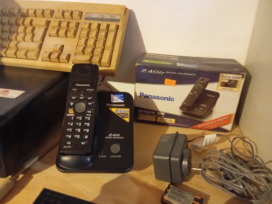 Teléfono PANASONIC digital y accesorios - imagen 6
