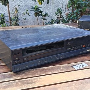 Equipos y accesorios audiovisuales: dos videograbadores sin controles Remotos y calbes Panasonic y Panavox / Dcodificador Digital con Transformador / Base de Televisor Nueva / Sin Probar - imagen 9