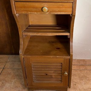 Lote anterior: Mueble Auxiliar de Madera con Cajón y Puerta