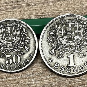 Lote anterior: Portugal: Dos Monedas de Escudo y 50 Centavos (1927 y 1928)