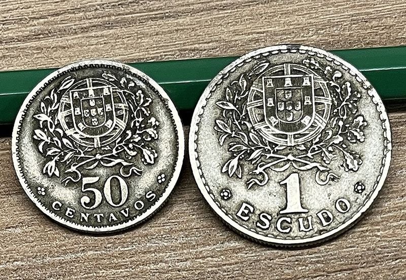 Portugal: Dos Monedas de Escudo y 50 Centavos (1927 y 1928)