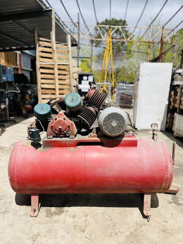 Compresor de Aire Industrial Rojo Grande
