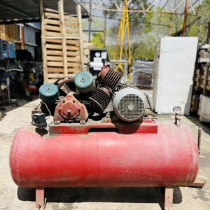 Lote siguiente: Compresor de Aire Industrial Rojo Grande
