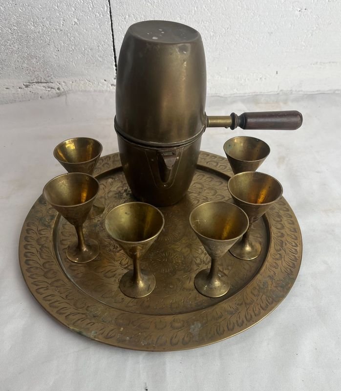 Juego de Café Turco en Bronce con Cafetera, 6 Copas y Bandeja Cincelada