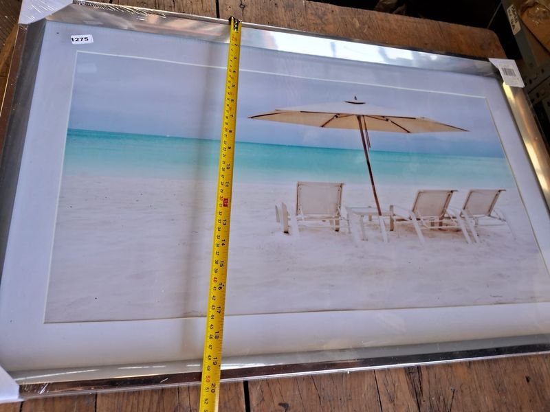 Cuadro decorativo escena playa en marco de metal y vidrio - imagen 2