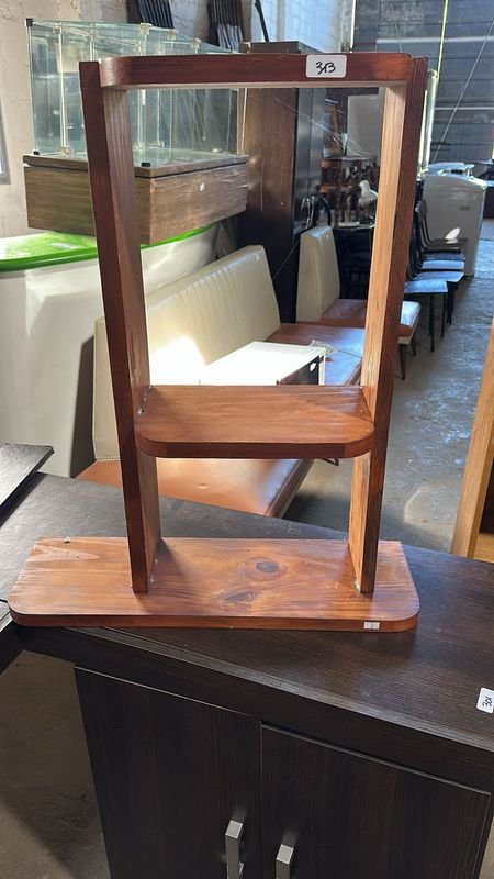Estantería de madera con tres estantes y cajón - imagen 2