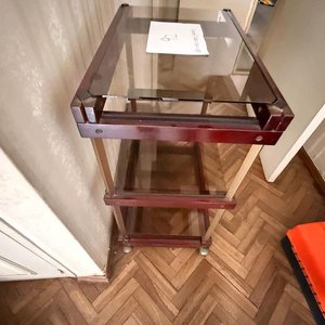 Mesa Auxiliar Esquinera de Vidrio y Madera con Ruedas - imagen 4