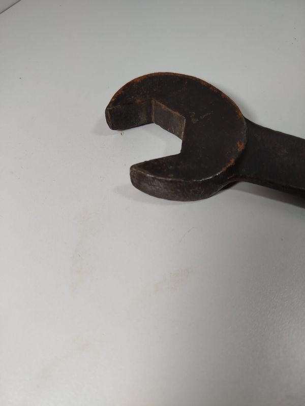 Llave de gran tamaño y acero de alta calidad - imagen 3