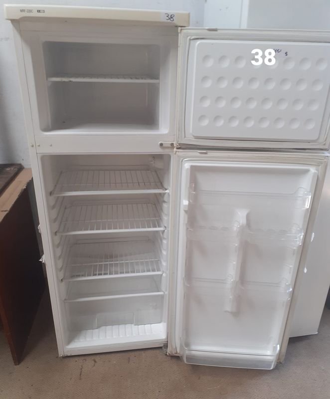 Lote anterior: Refrigerador con congelador Panavox
