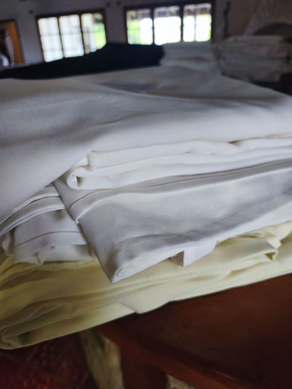 6 Manteles Grandes Blancos y Beige