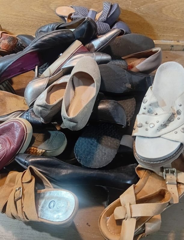 Colección de zapatos de hombre y mujer en buen estado - imagen 7