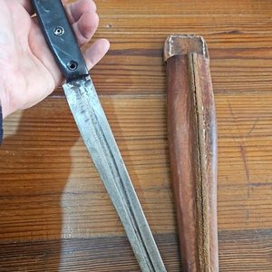 Cuchillo de Hoja Larga con Funda de Cuero - imagen 2
