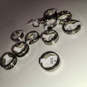 Lote de 12 Anillos Variados de Acero Inoxidable, Talla 8 - imagen 5