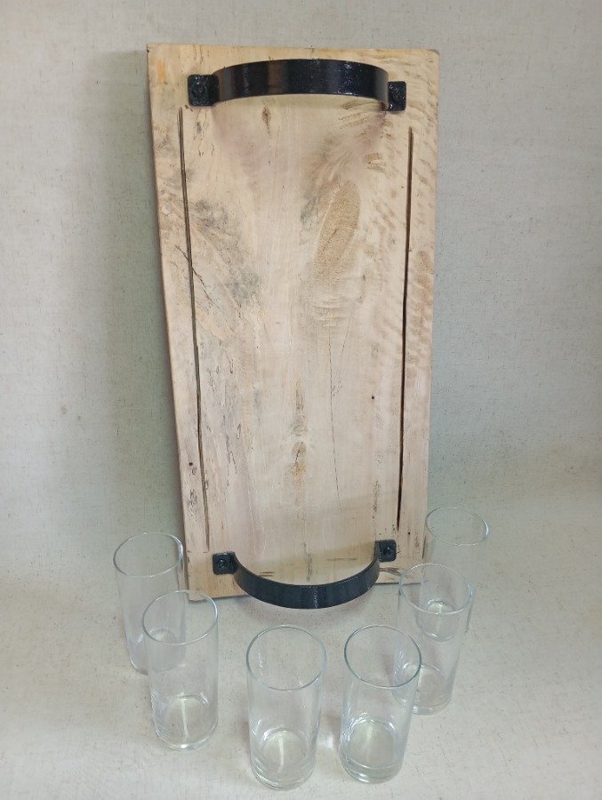 Mesa de madera con seis vasos de vidrio - imagen 3