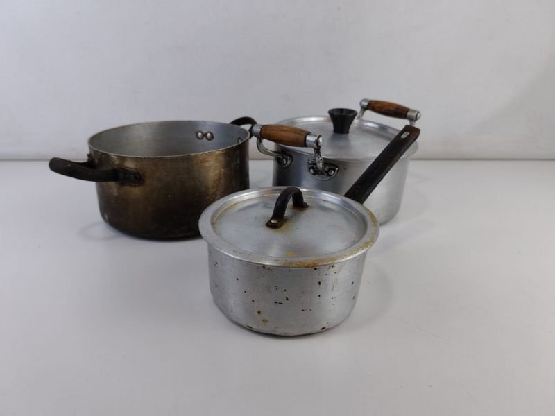 Lote anterior: Tres Ollas de Cobre con Estilo Antiguo