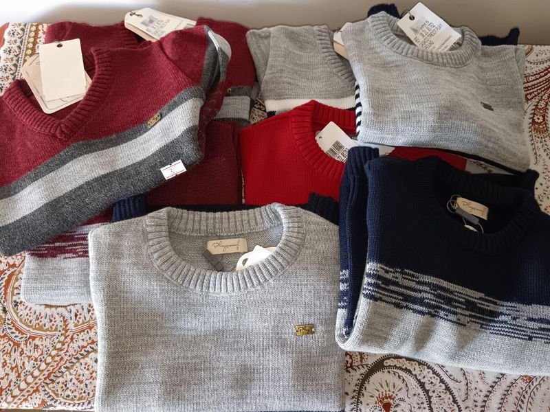 Lote siguiente: Lotes de camisetas y chaquetas para niños