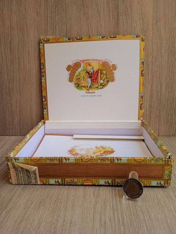 Caja de Habanos en Madera Romeo y Julieta - Ideal para Guardar Objetos - imagen 2