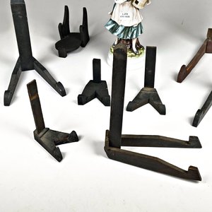 Figura de Porcelana Dama con Ave y 8 Soportes de Madera - imagen 3