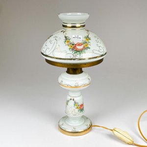 Lote anterior: Lámpara de vidrio opalinado con pantalla idem, decoración floral altura 36 cm