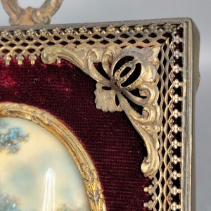Miniatura Pintada a Mano Escena Costumbrista Firmada en Marco de Bronce - imagen 8