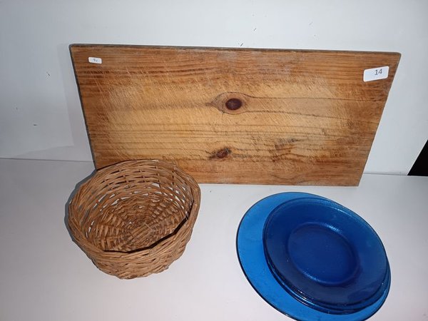 Tabla de Madera con Panera y 3 Platillos Azules - imagen 1