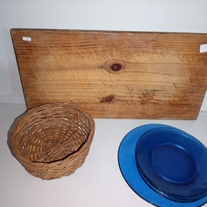 Tabla de Madera con Panera y 3 Platillos Azules - imagen 1