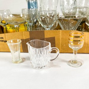 Lote de 27 Piezas de Cristalería Variada: Copas y Vasos - imagen 2