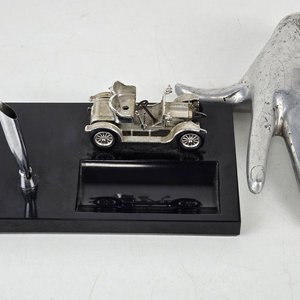 Lote anterior: Portaplumas Vintage con Modelo de Auto Lesney Made in England