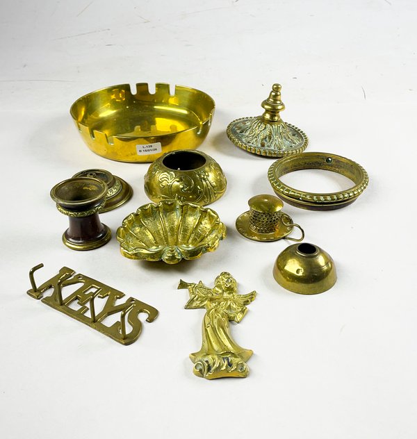 Lote anterior: Lote de bronce con accesorios antiguos