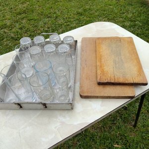 Lote siguiente: Bandeja de Acero Inoxidable con Asas y Vasos