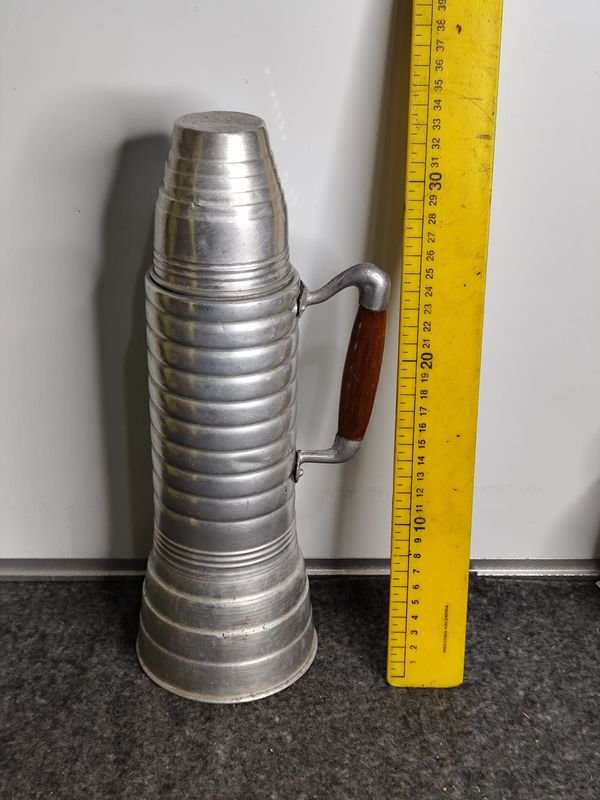 Termo Antiguo de Aluminio con Tapa y Asa de Madera