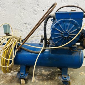 Lote #046R – Compresor de aire eléctrico - imagen 1