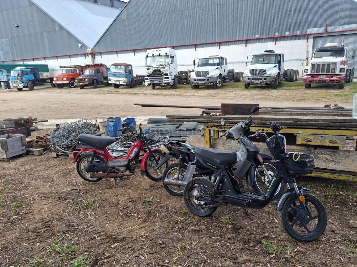 Lote de Motos y Camiones en Predio