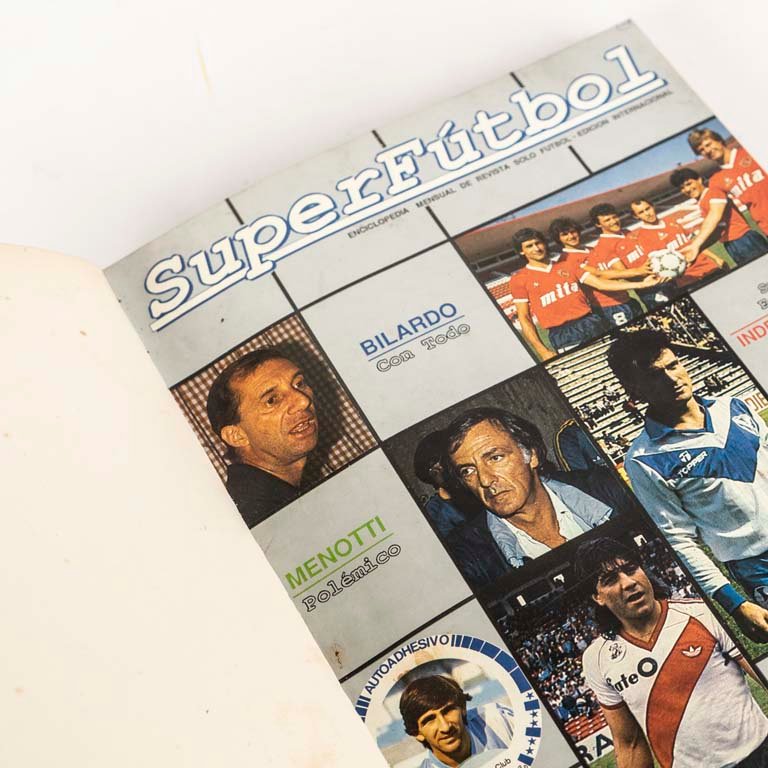 Colección de revistas de fútbol encuadernadas en un volumen - imagen 2