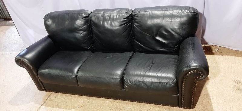 Lote anterior: Silla de cuero negro de tres cuerpos