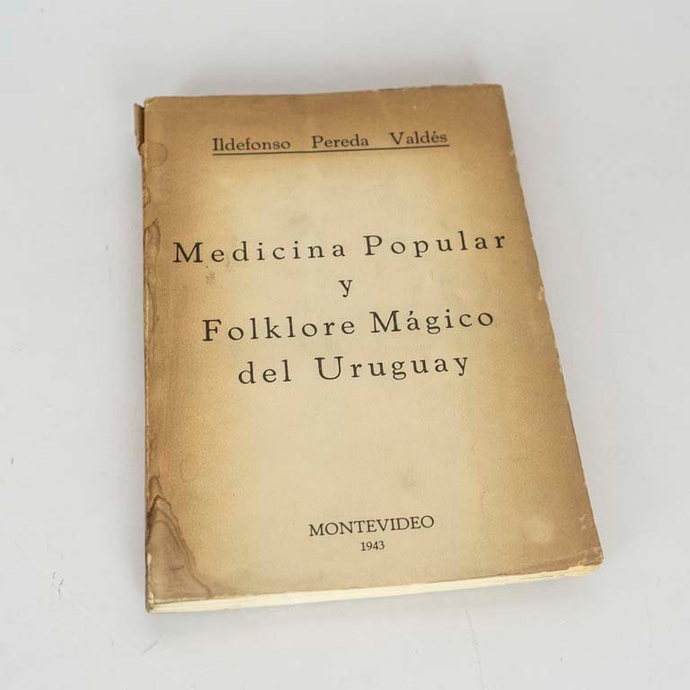 Lote anterior: Libro de Medicina Popular y Folklore Mágico del Uruguay