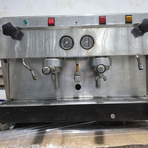 Lote siguiente: Máquina de Café Profesional Latina Veigal Usada