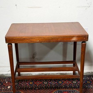 Lote anterior: Mesa Auxiliar Vintage de Madera con Ruedas
