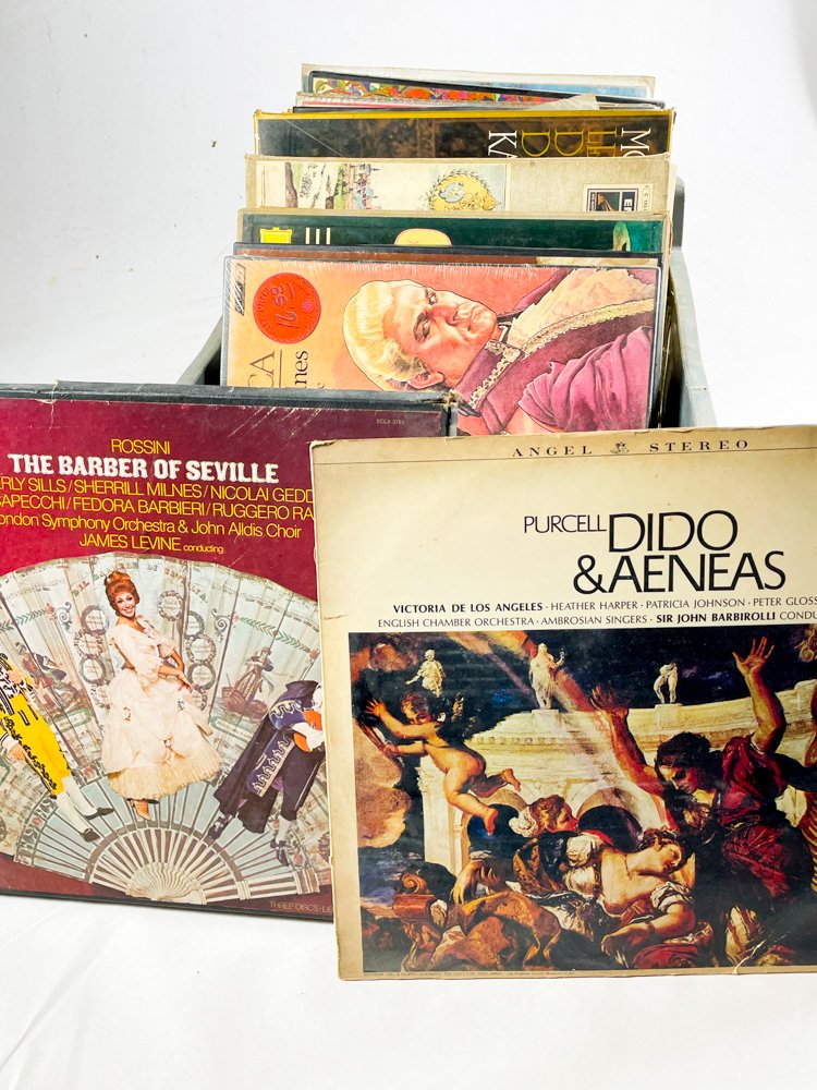 Lote siguiente: Colección de álbumes de música en buen estado