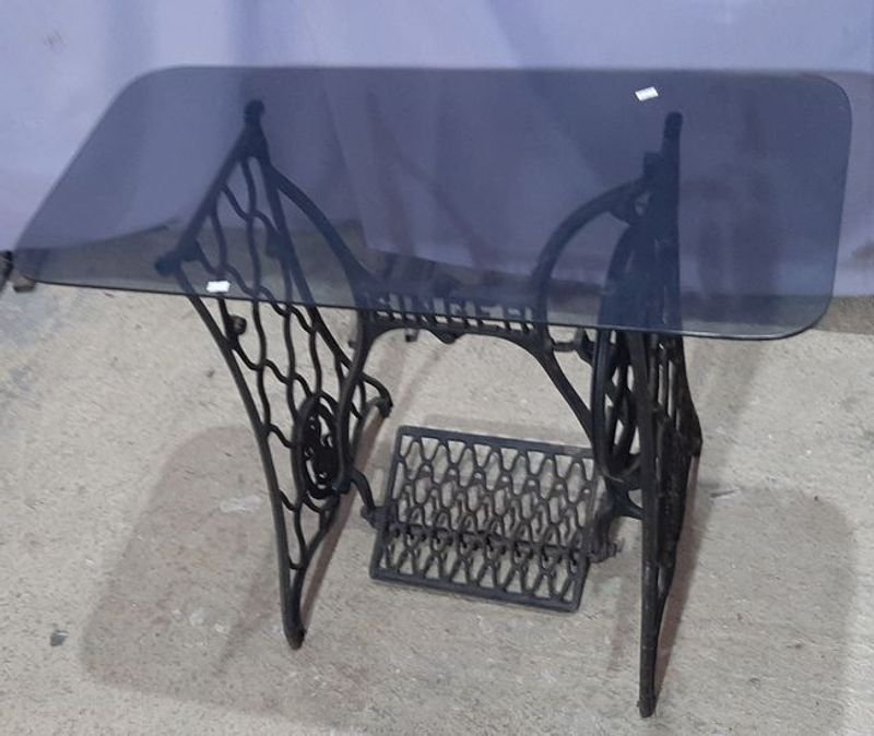 Mesa de pie Singer con vidrios - imagen 3