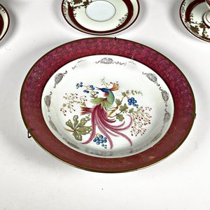 Centro de Cristal Tallado y Pocillos con Platillos de Porcelana con Diseño de Ave - imagen 2