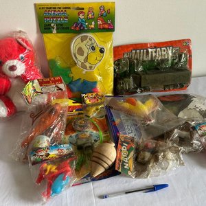 Lote de Juguetes Antiguos: Peluche, Puzzle, Camión Militar y Más - imagen 2