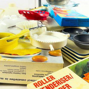 Lote de Utensilios de Cocina: Molde de Empanadas, Cortador, Bowl y Cafetera - imagen 3