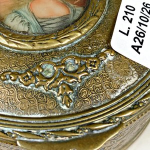 Caja Alhajero Antigua de Bronce con Miniatura Pintada a Mano - imagen 3