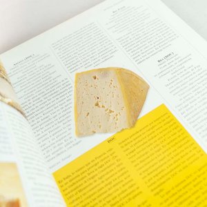 La Enciclopedia Mundial del Queso por Juliet Harbutt - Tapa Dura con Sobrecubierta - imagen 2