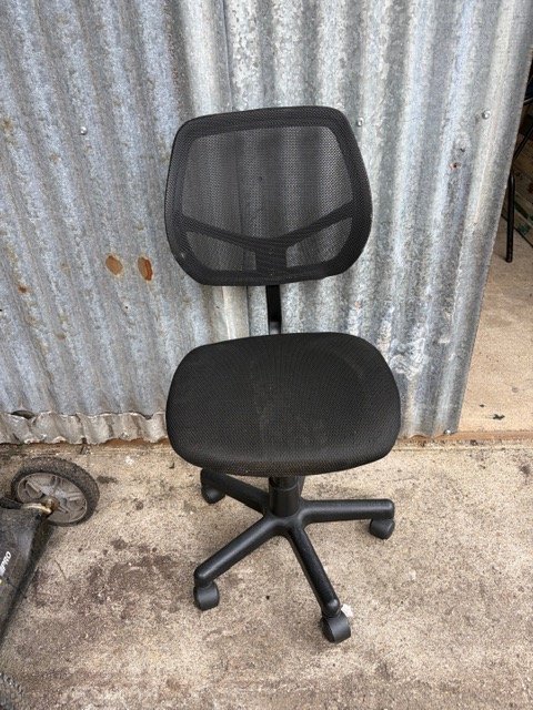 Silla de Oficina Giratoria Negra con Respaldo de Malla