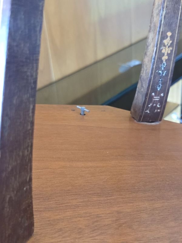 Excepcional ajedrez Italiano en mesa musical con fichas en metal - imagen 6
